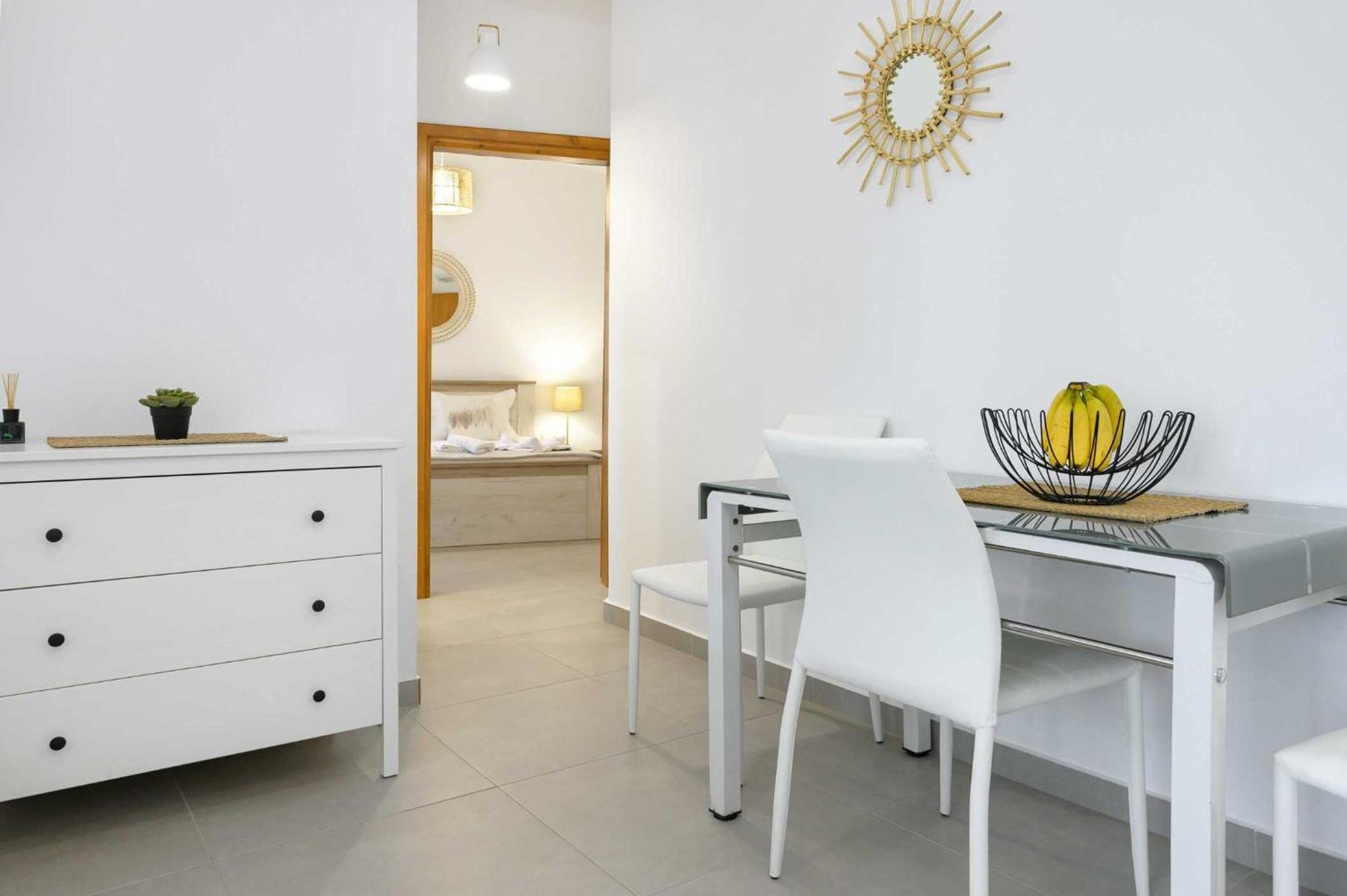 Komitsa Luxury Apartments Nea Roda Room photo
