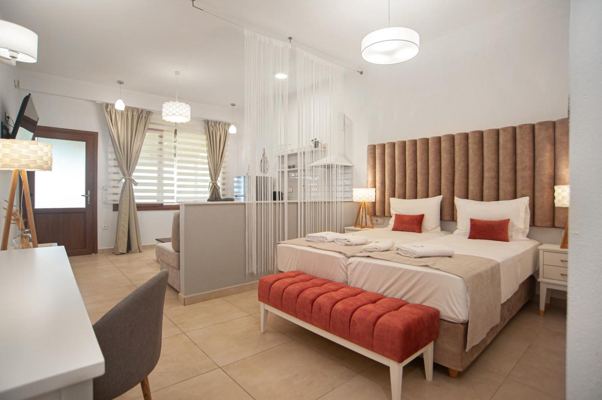 Komitsa Luxury Apartments Nea Roda Exterior photo